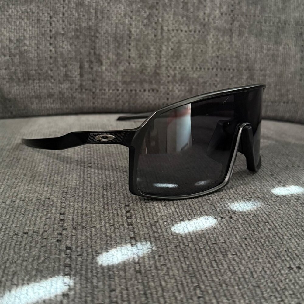 (OO9406) Oakley Sutro PRIZM Polarized Black Frame - Picture 6 of 10